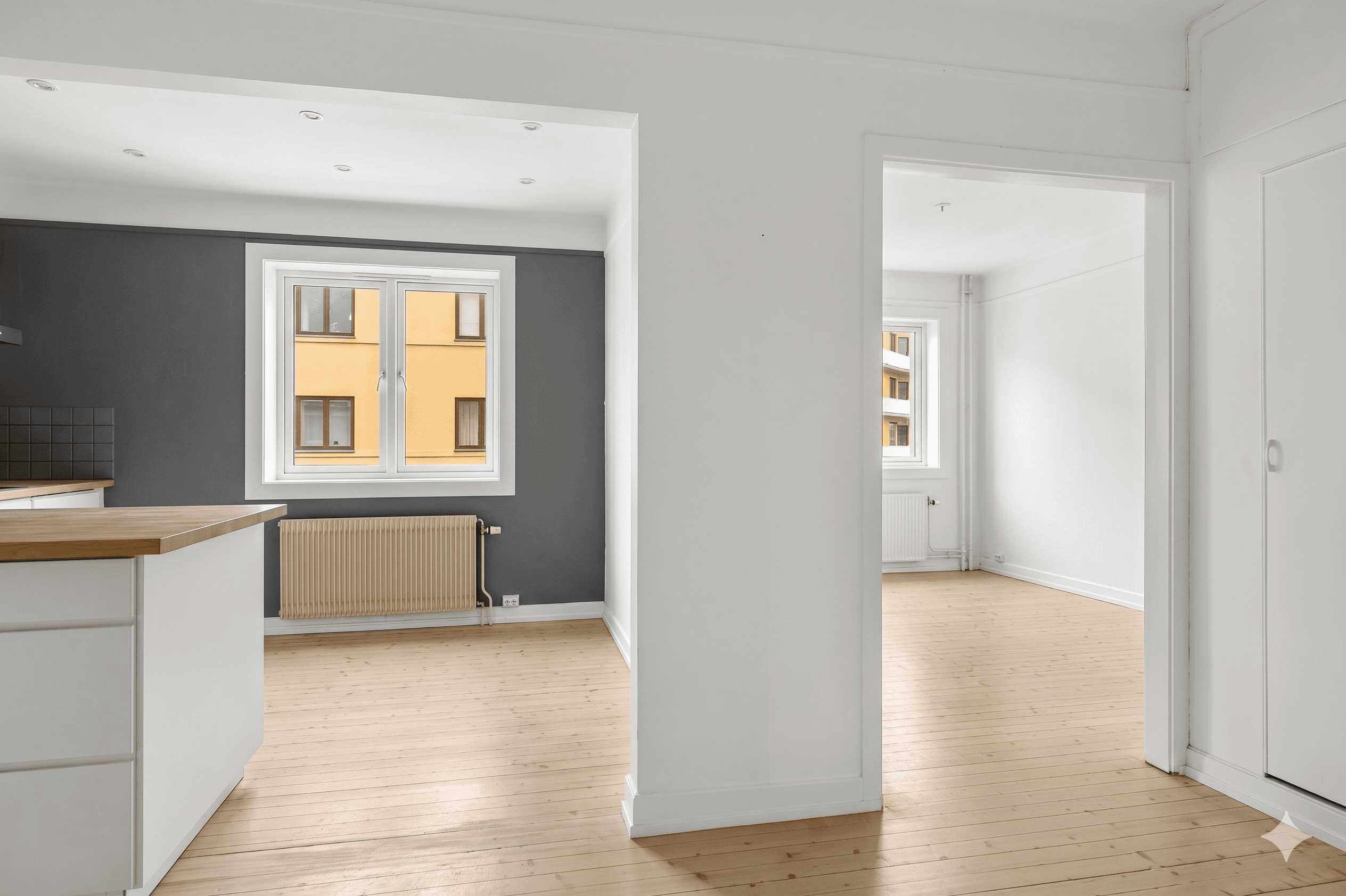 Stanza completamente svuotata con AI