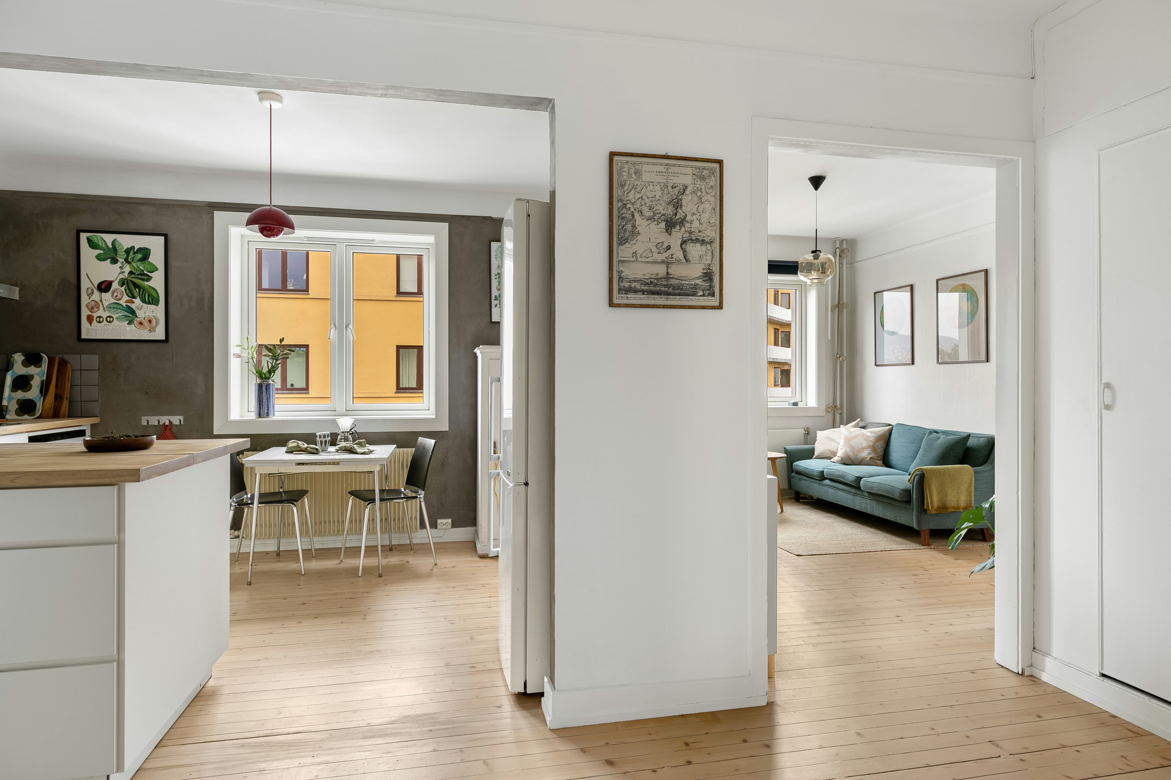 Stanza con mobili da rimuovere